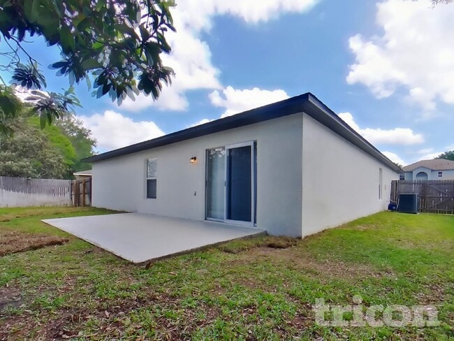 Building Photo - 864 Vanderbilt Dr