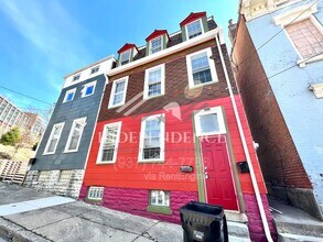 Building Photo - 2212 Calumet St