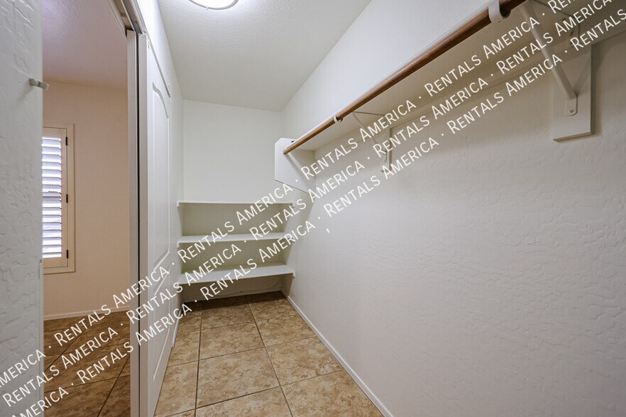 Building Photo - 9827 W Keyser Dr