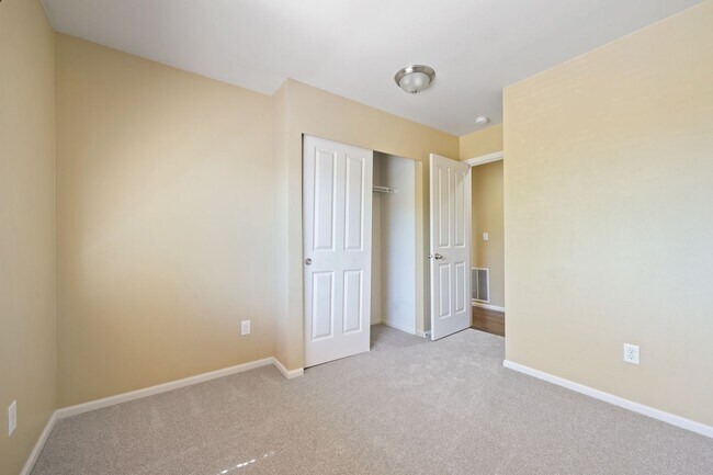 Building Photo - 1094 Ebbets Dr