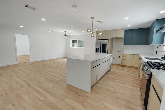 Building Photo - 5548 Irondale Ave