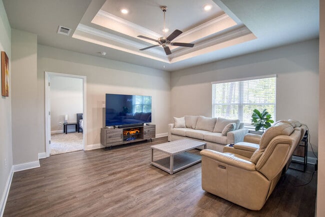 Building Photo - 5458 Leeds Ln