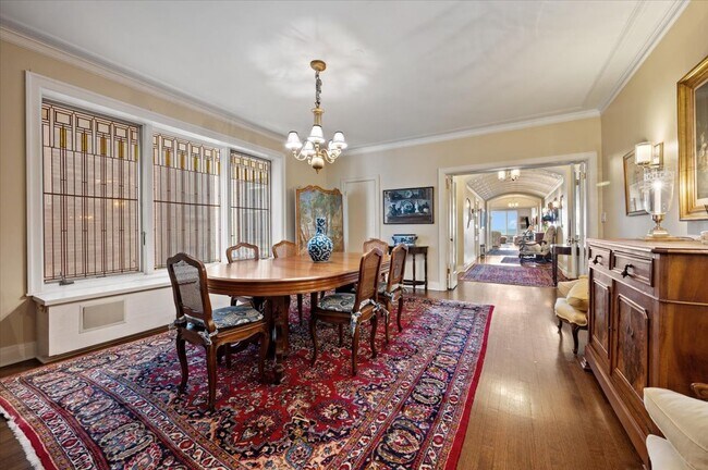 Building Photo - 2130 N Lincoln Park W