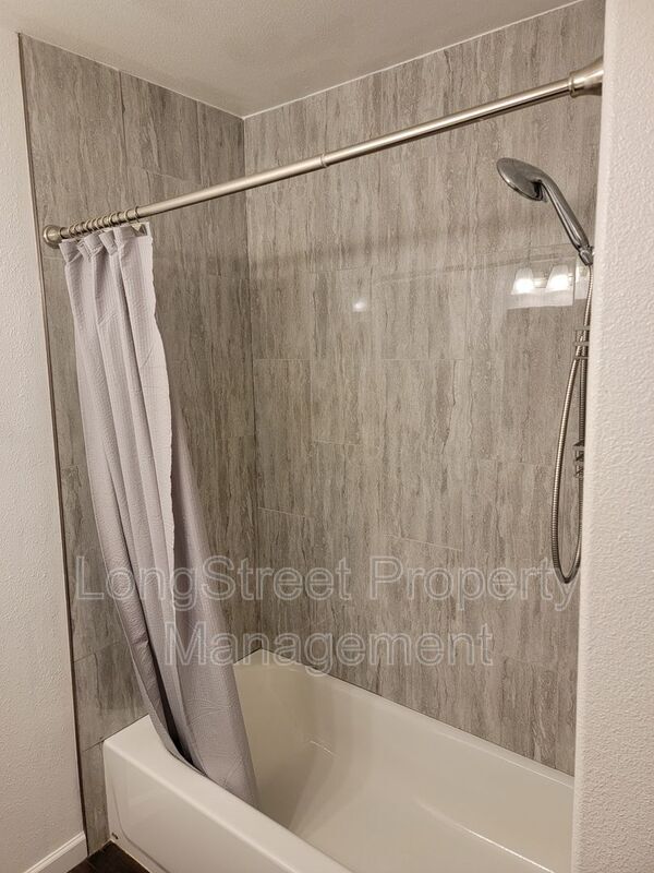 Building Photo - 3121 NE Flintlock Pl