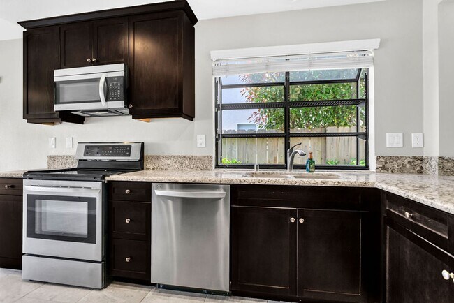 Building Photo - Beautiful single level home in Rancho Pena...