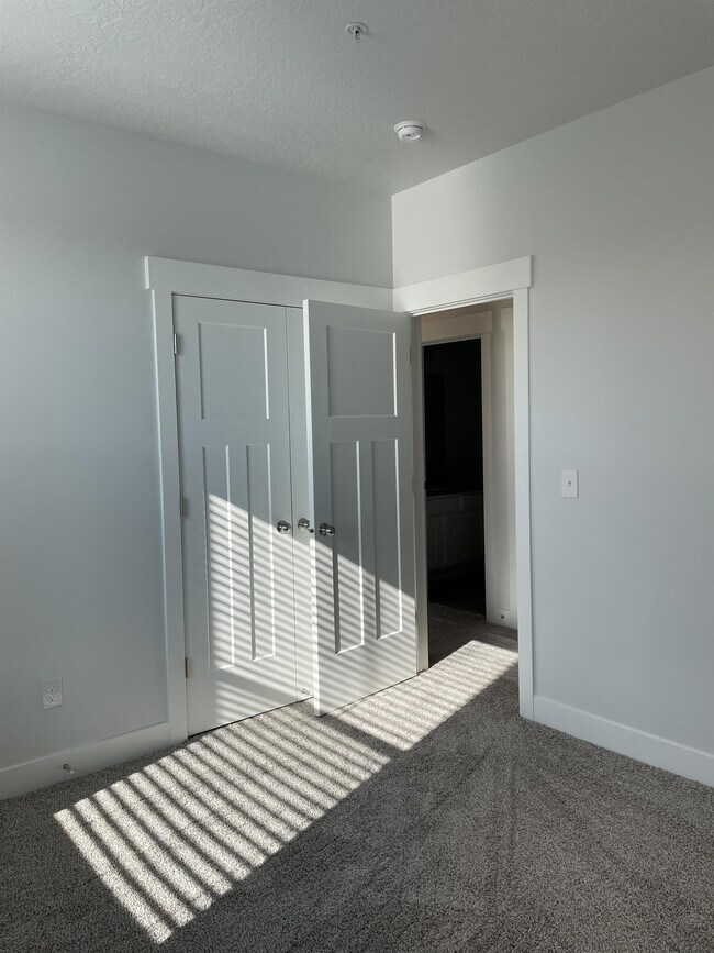 Building Photo - 302 W 435 N