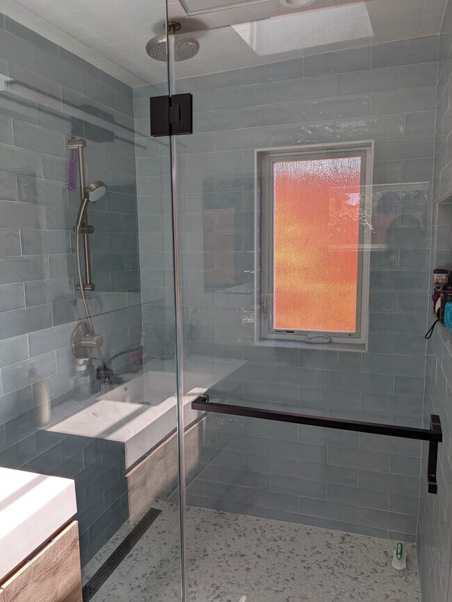 Building Photo - 820 46th St