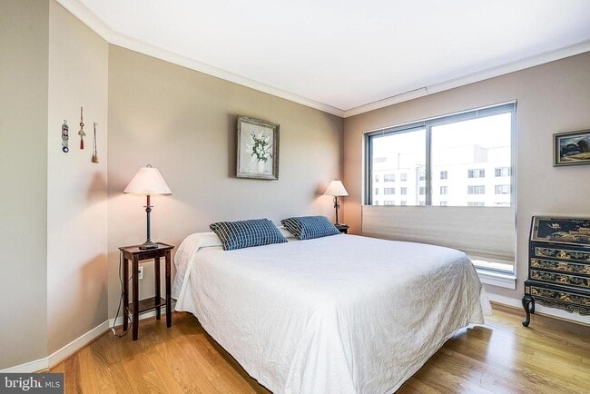 Building Photo - 777 7th St NW