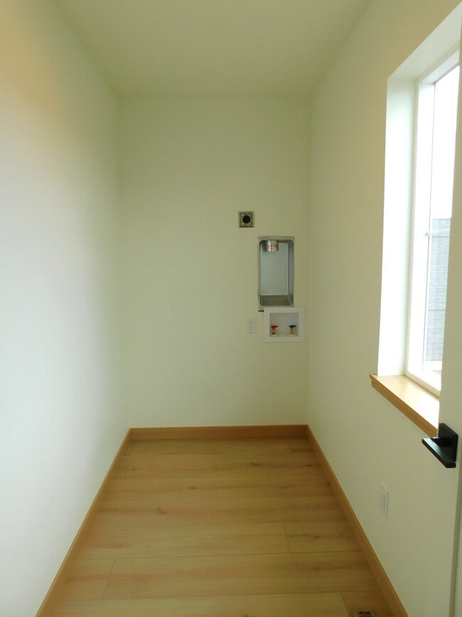Building Photo - 605 Holstein Wy