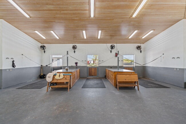 Building Photo - 13155 Southfields Rd