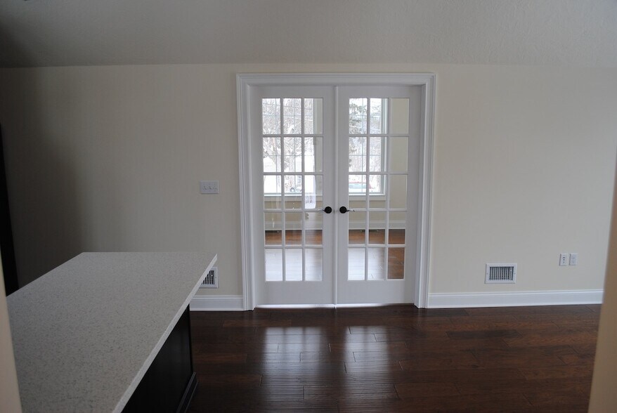 Building Photo - 411 Cardinal Dr