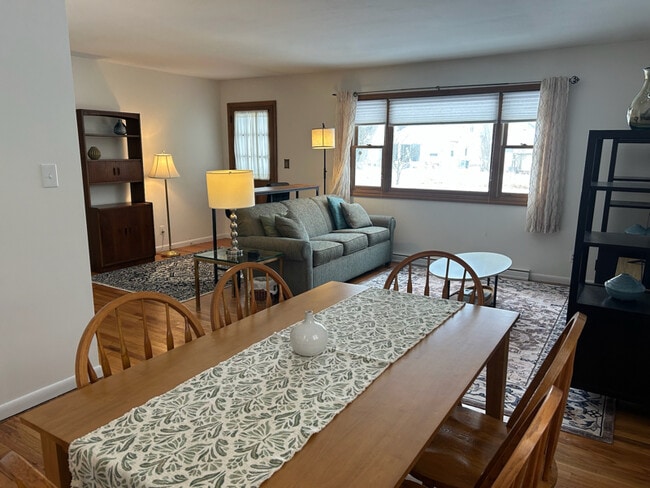 Building Photo - 4994 N Sedgewick Rd