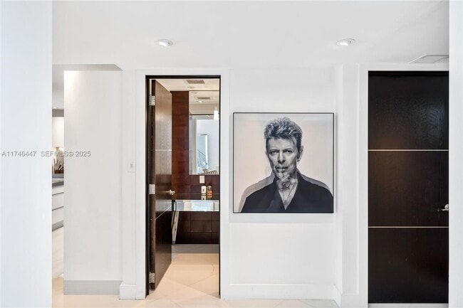 Building Photo - 227 E Dilido Dr