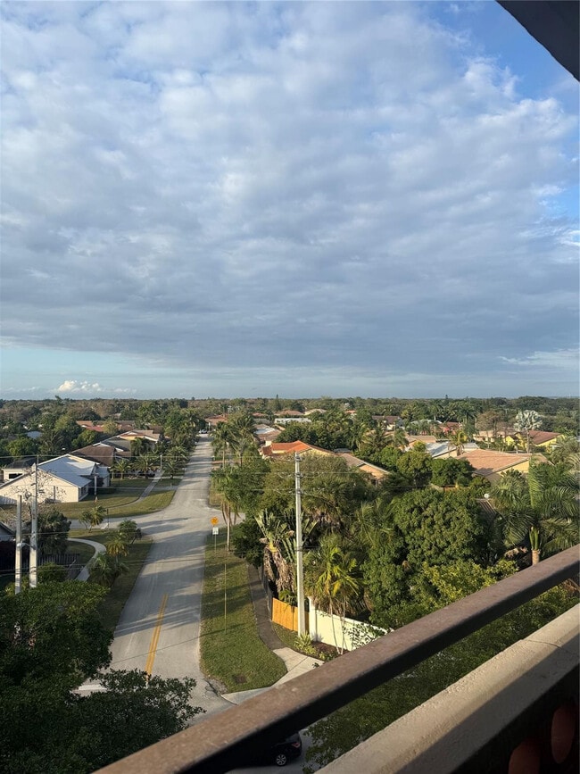 Building Photo - 4222 Inverrary Blvd