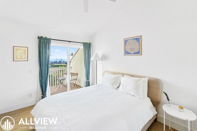 Building Photo - OCEAN VIEWS AND UPGRADED 2 BED/ 2 BATH UPP...