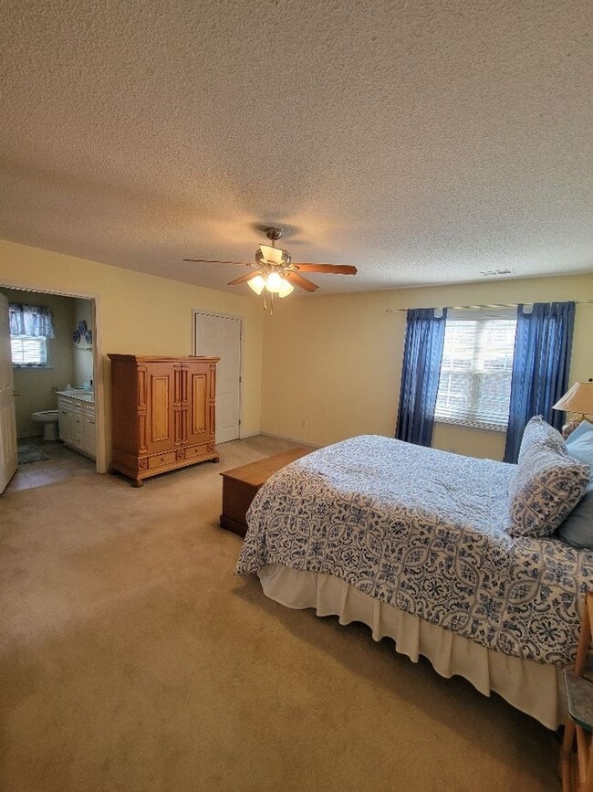 Building Photo - 2018 Heritage Ln