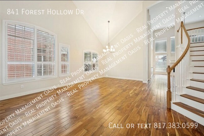 Building Photo - 841 Forest Hollow Dr