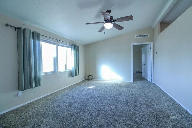 Building Photo - 935 W Sullivan Ave