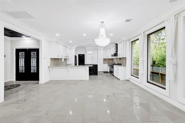 Building Photo - 509 Joan Of Arc Dr