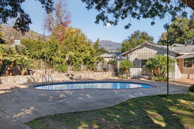 Building Photo - 914 El Paseo Rd