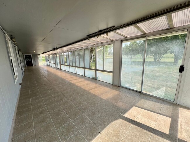 Building Photo - Fully Remodeled 4 Bed 3 Bath Home in the C...