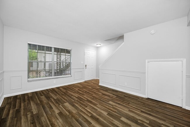 Building Photo - Renovated Seminole Heights Townhome with Laundry Included