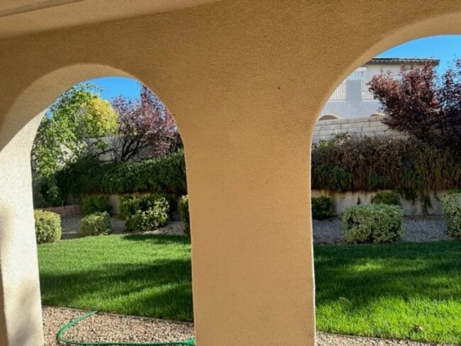 Building Photo - Beautiful 4 bedroom home In Paseos Summerlin - First Month Free!!  Minutes from DT Summerlin