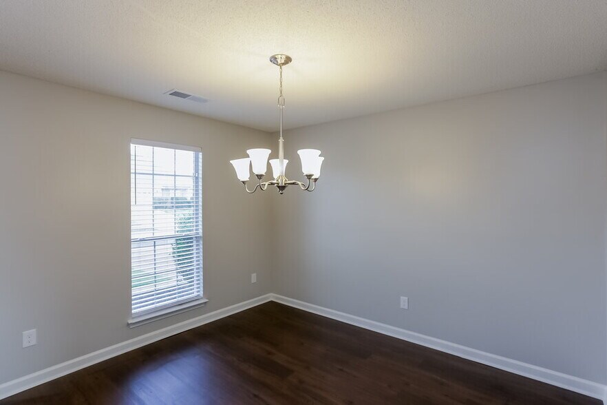 Building Photo - 4881 Phipps Dr