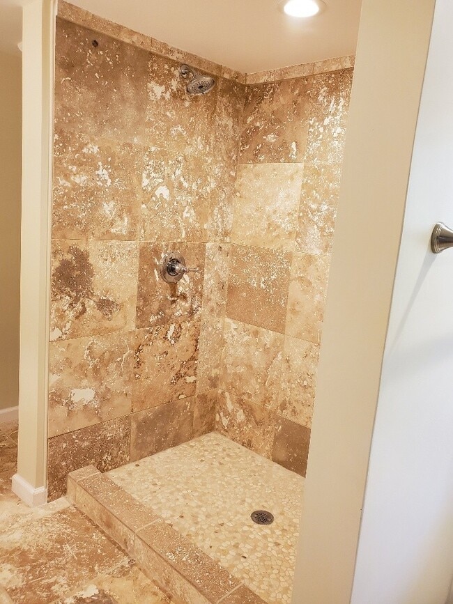 Building Photo - Newly Remodeled Mid Century Style Home!!