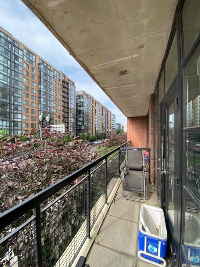 Building Photo - Lovely 1 BR + Den/1 BA Condo in Mount Vern...