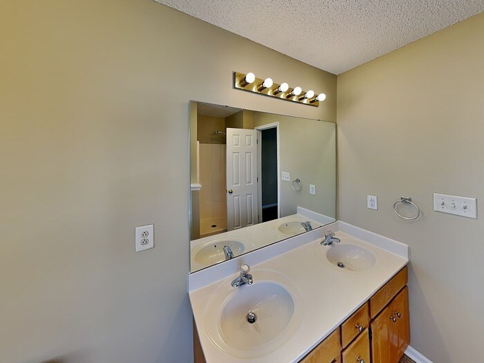 Building Photo - 1216 Bicycle Ct