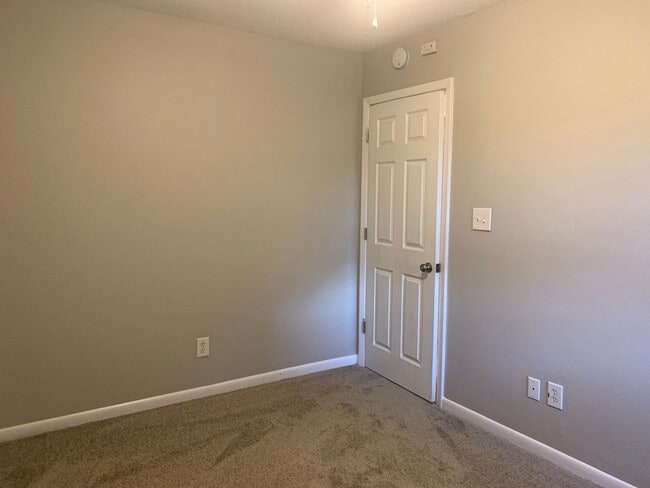 Building Photo - Pretty Renovated Rent Ready Ranch Near I-4...