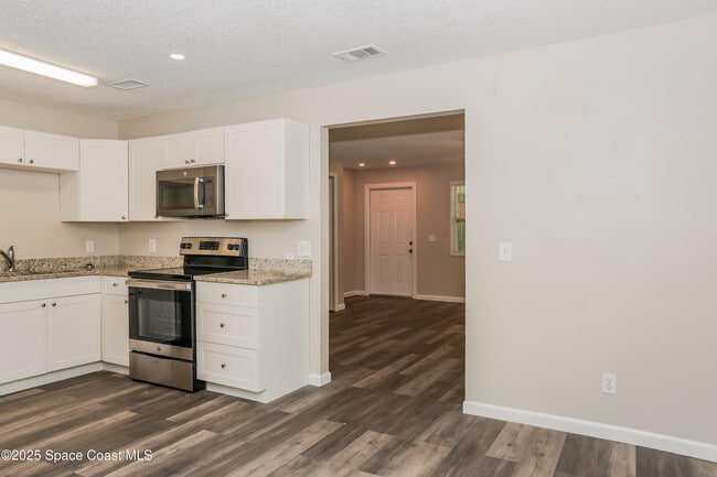 Building Photo - 3216 1st Pl