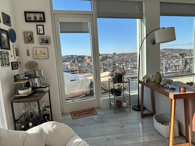 Building Photo - 125 Guest St