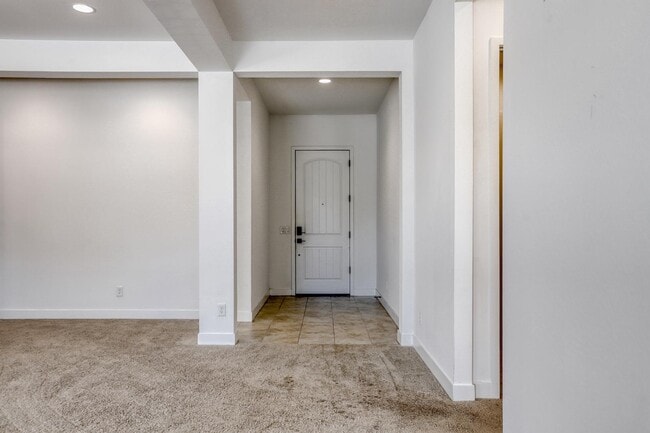 Building Photo - 8723 W Vista Ave