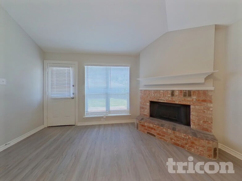 Building Photo - 233 Amherst Dr