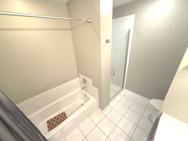 Building Photo - 400 Village Cir