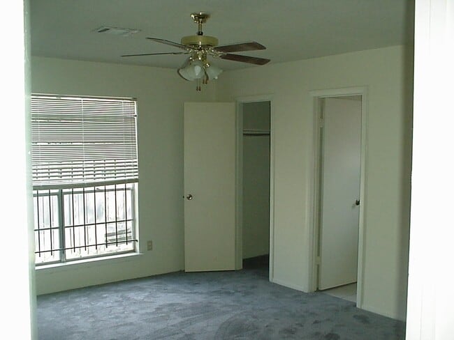 Building Photo - 10822 Lynbrook Dr