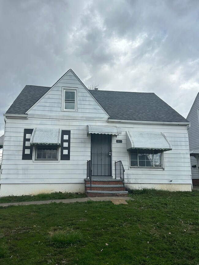 Primary Photo - 4bd Single Maple Section 8