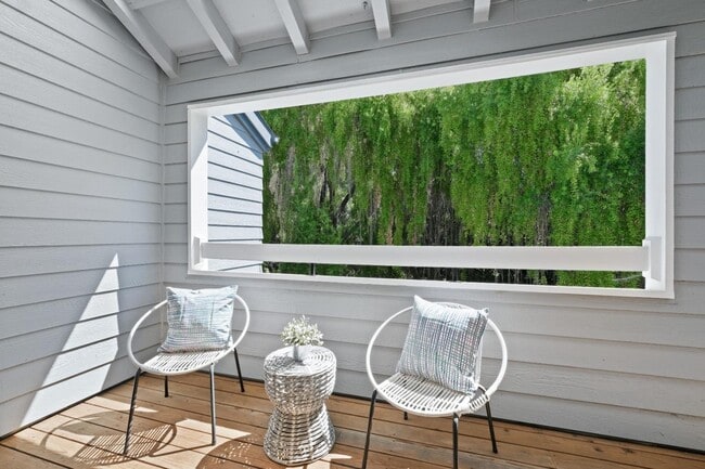 Building Photo - 1735 Parkview Green Cir