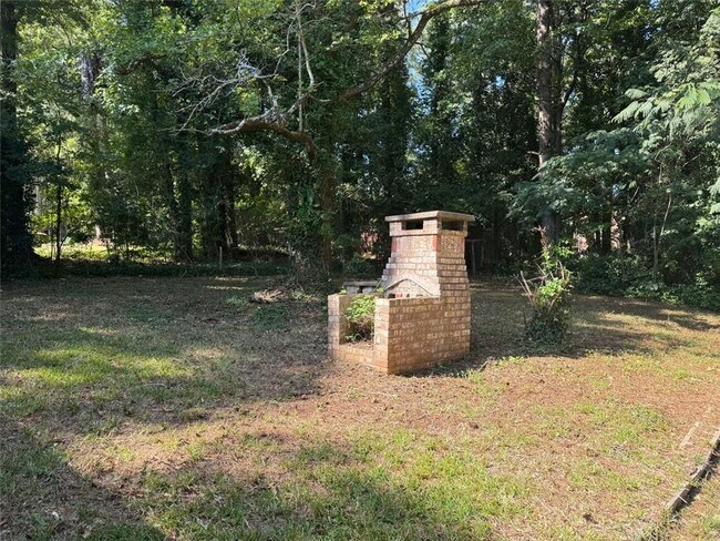 Building Photo - 1589 Pinehurst Dr SW