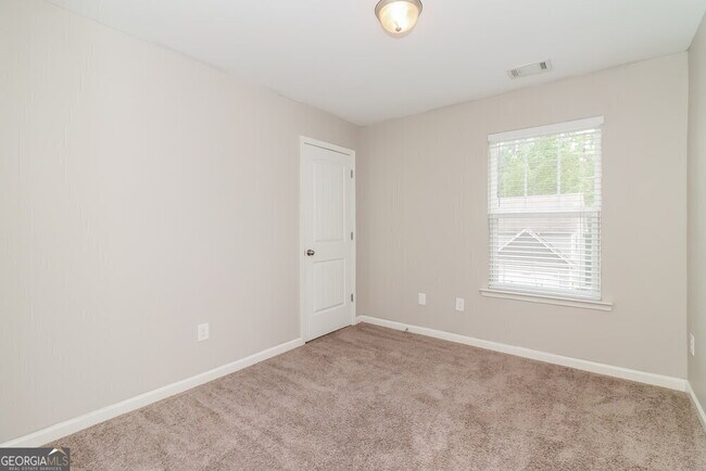 Building Photo - 412 Fieldcrest Dr