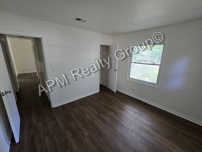 Building Photo - 27 Bethune Ct