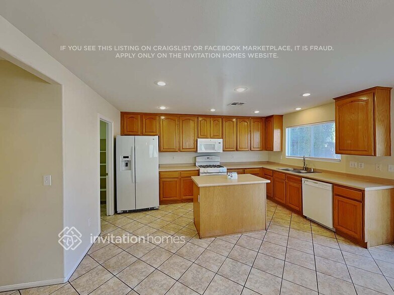 Building Photo - 3328 Famiglia Dr