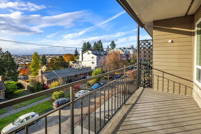 Building Photo - 303 N 44th St