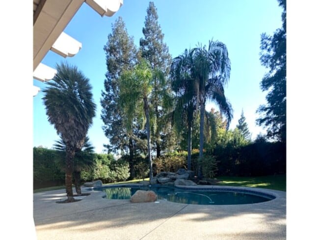 Building Photo - Solar! Park-like backyard with Pool! Two story. All bedrooms upstairs