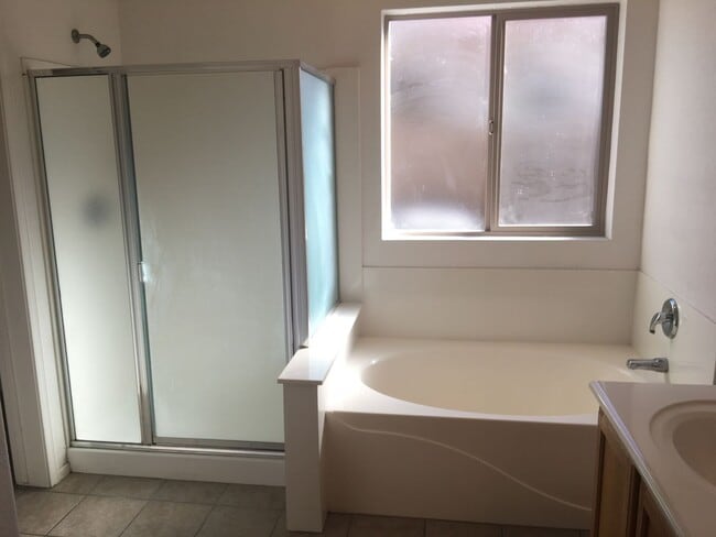 Building Photo - Phoenix 4 Bed & 2 Bath Single Story Split Floorplan