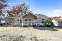 Building Photo - 395 Lake Dr