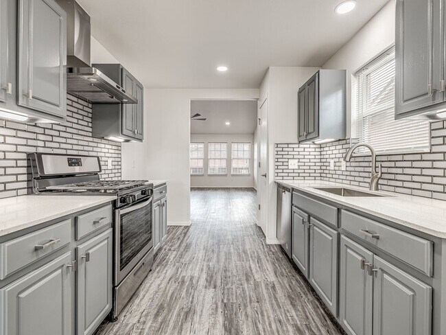 Building Photo - Beautiful remodeled home in Edmond + 4 bedrooms + 2 bathrooms + Valencia Neighborhood