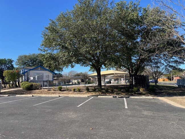 Building Photo - 120 Salado Dr